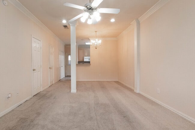 Building Photo - Withers Place Townhome!!