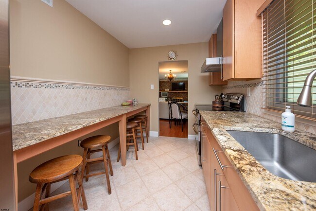 Building Photo - 3201 Bayland Dr