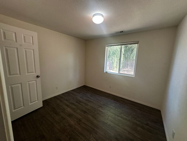 Building Photo - 3 bedroom 2 bath home in Green