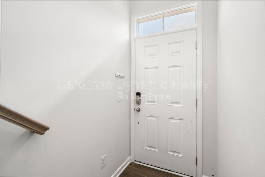 Building Photo - 6985 Waterstone Dr