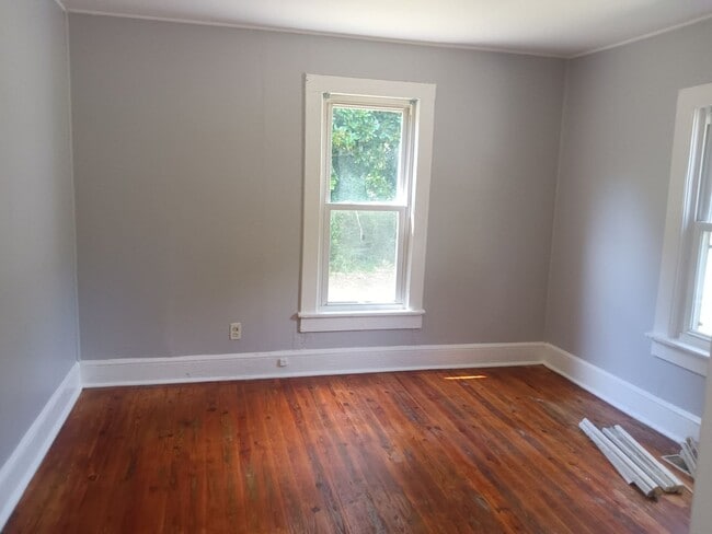 Building Photo - 204 East 16th St SW