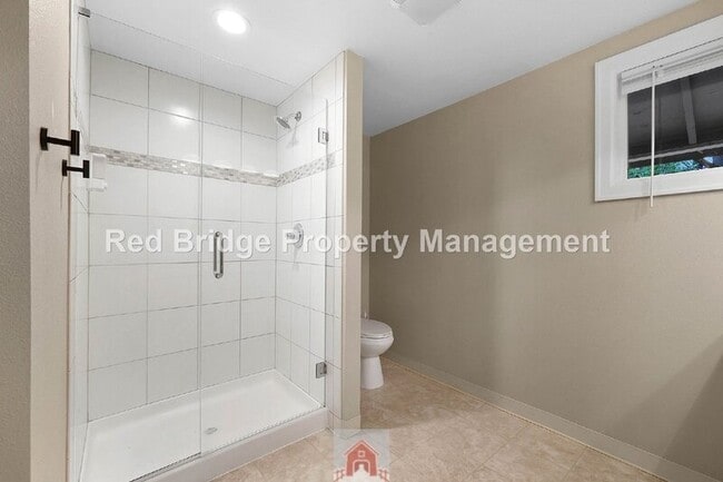 Building Photo - 5695 SW Washington Ct