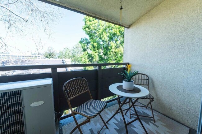 Building Photo - 1615 Hotel Cir S