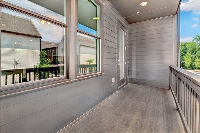 Building Photo - 6562 Beacon Dr