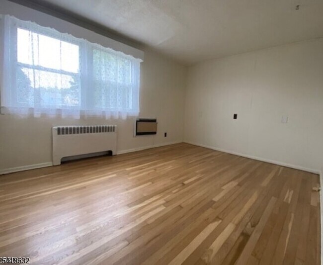 Building Photo - 1968 Vauxhall Rd