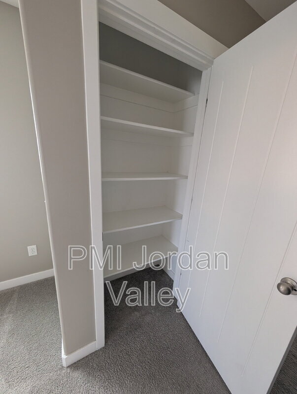 Building Photo - 5077 W Arete Wy