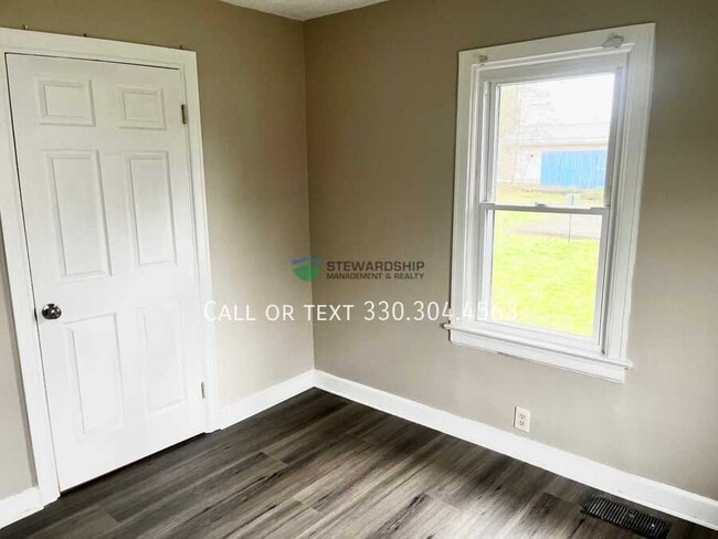 Building Photo - 133 Catherine St