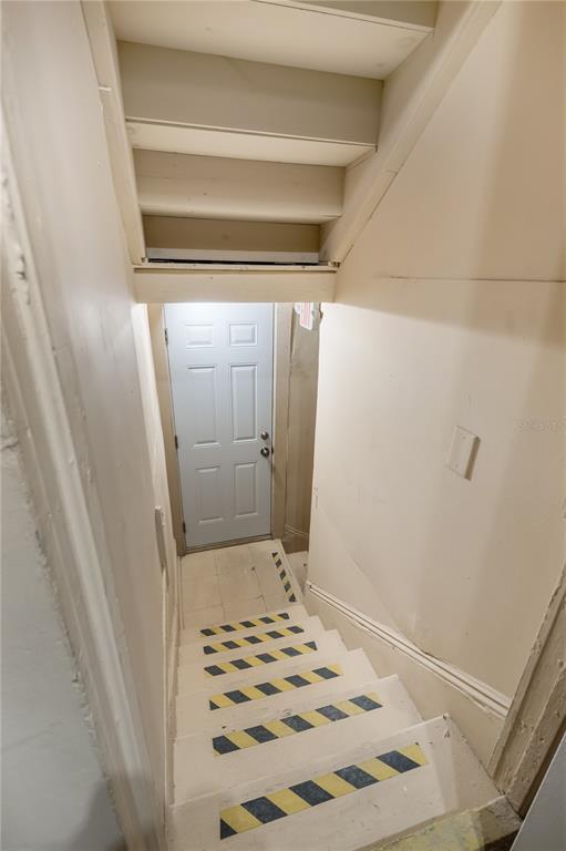 Building Photo - 418 E Amelia Ave