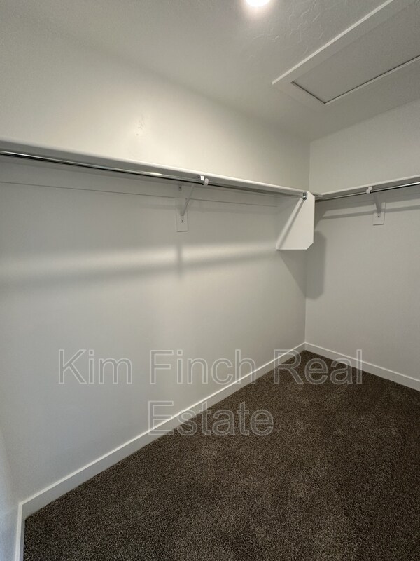 Building Photo - 887 E Seaside St