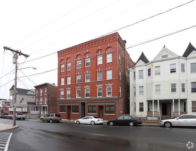 Primary Photo - 985-987 Bank St