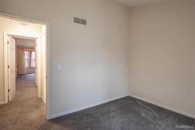 Building Photo - 41063 Millbrook Dr