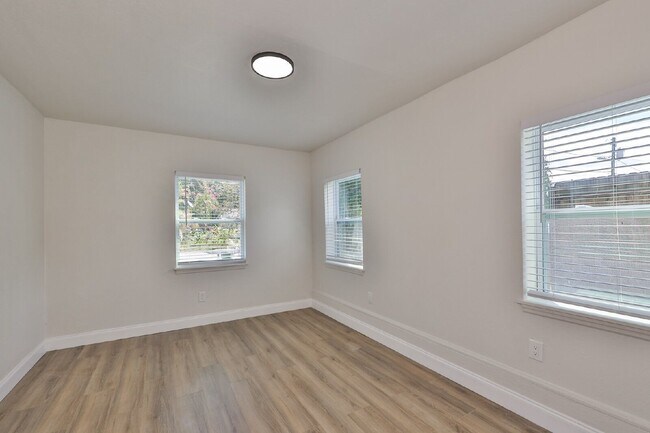 Building Photo - 5540 59th St N