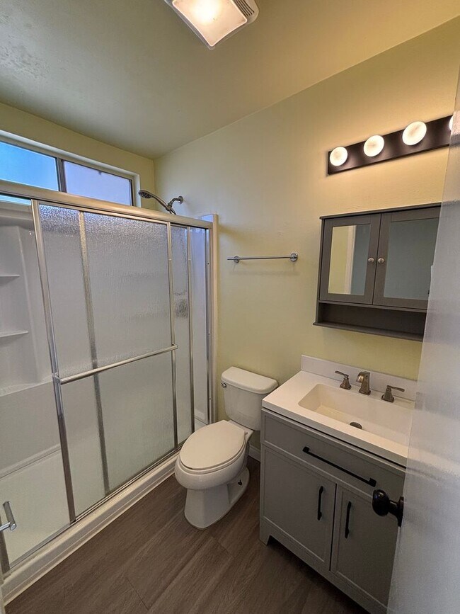 Building Photo - 6065 California Ave