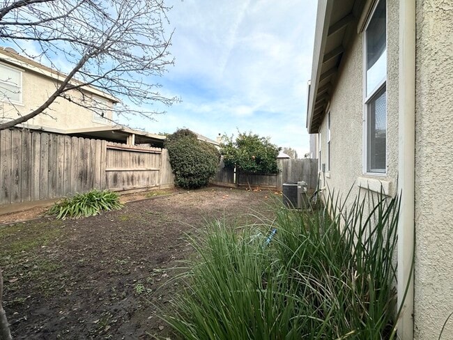 Building Photo - Spacious 3 bedroom 2 bath home in Rancho Cordova!!
