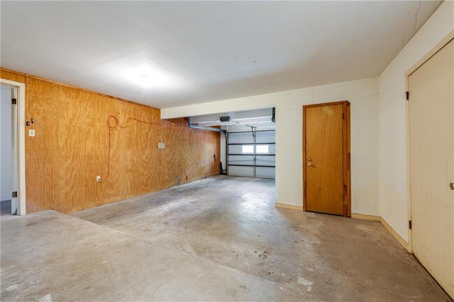 Building Photo - 2100 Rabb Rd