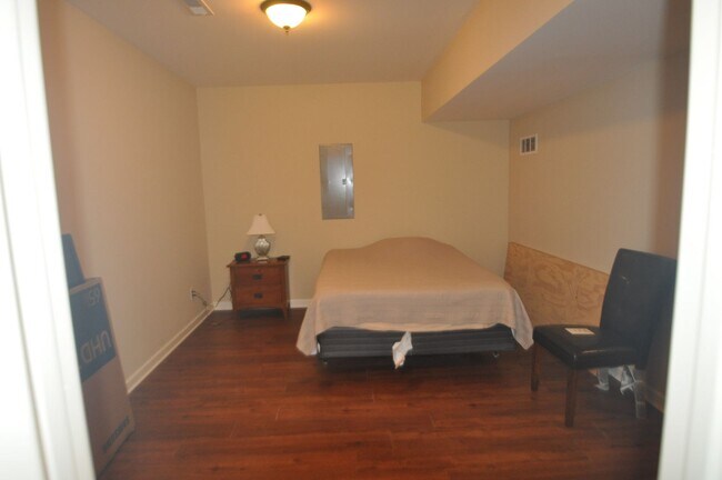 Building Photo - 142 Vineland Pkwy Dr
