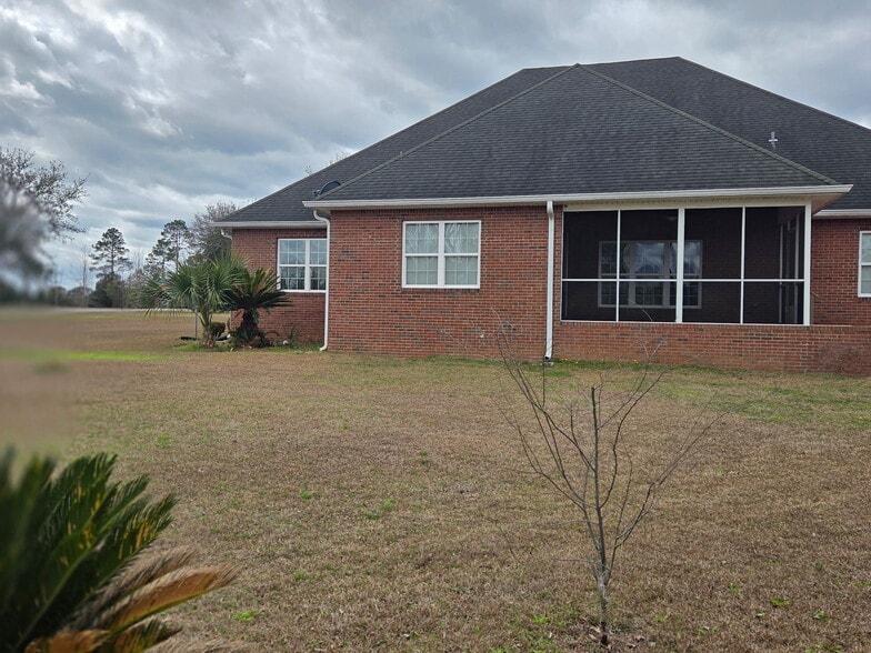 Building Photo - 565 Twin Ponds Dr