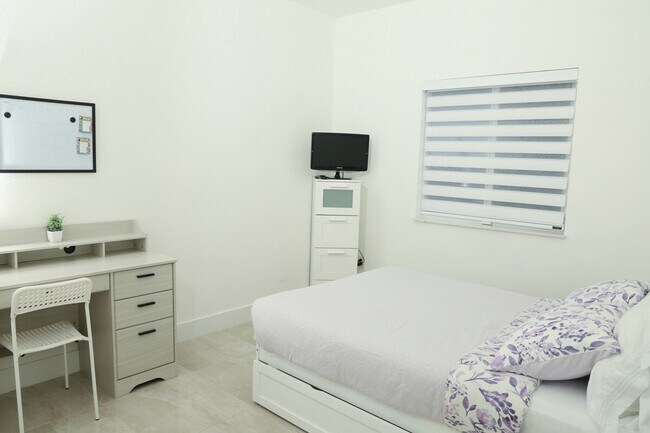 Building Photo - 14758 SW 39th Terrace