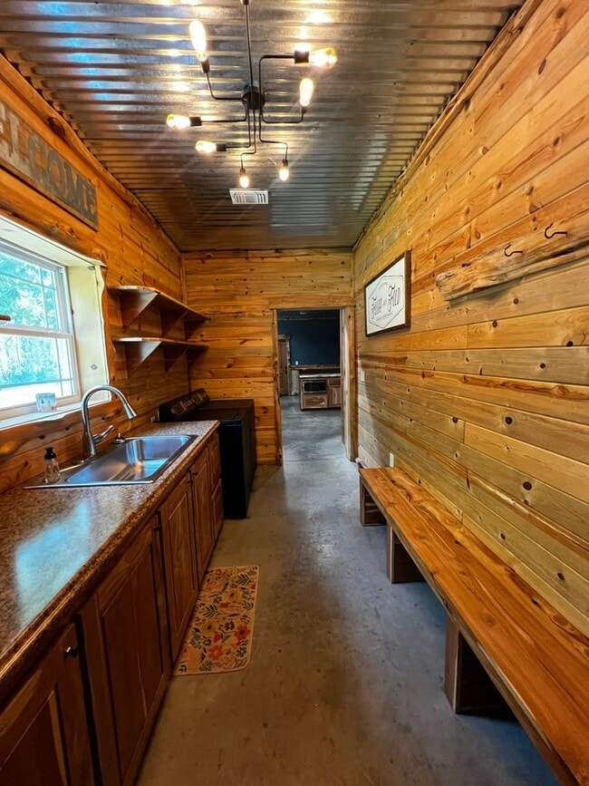 Building Photo - 1049 County Rd