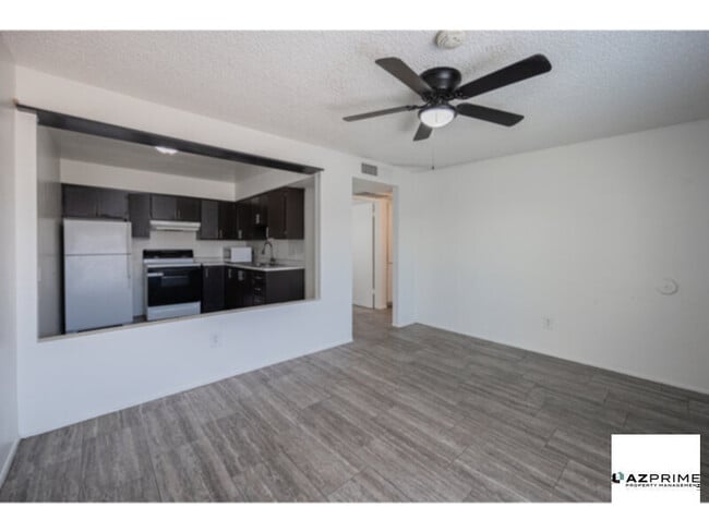 Building Photo - Live in Style With this Updated 2/1 Duplex...