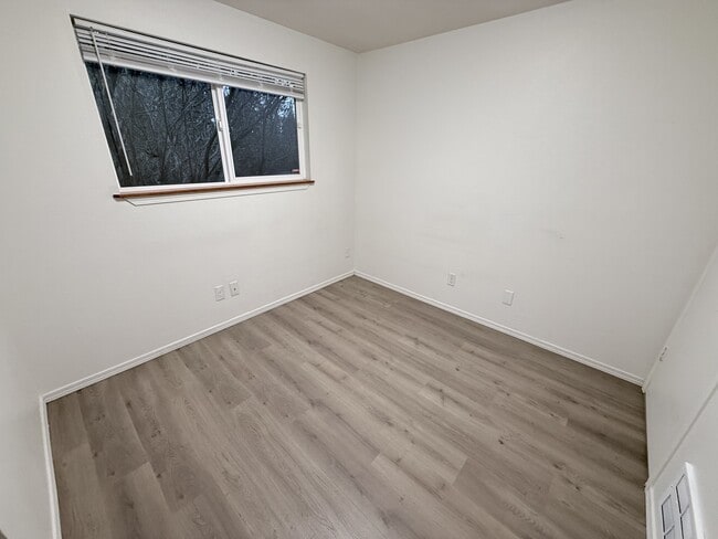 Building Photo - 10807 22nd Pl SE