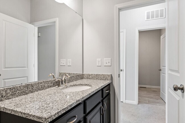 Building Photo - Serene Cul-de-Sac Retreat: 3BR Hillsboroug...