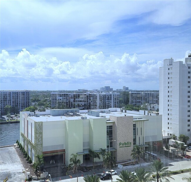 Building Photo - 3505 S Ocean Dr