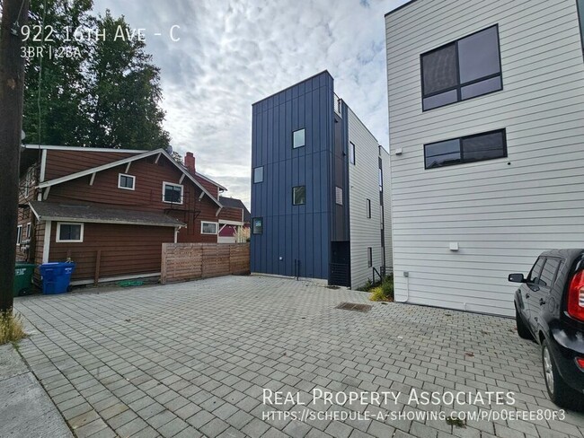 Building Photo - 922 16th Ave