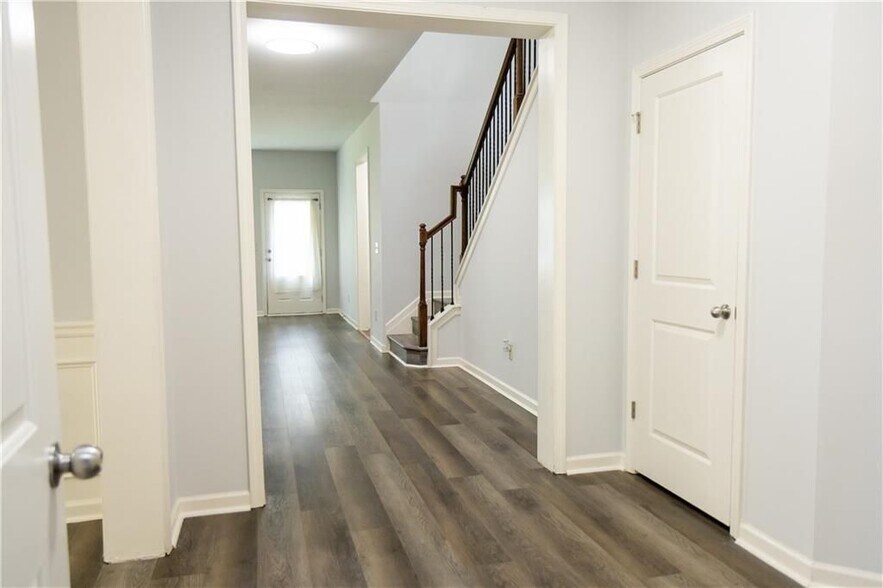 Building Photo - 4960 Ducote Trail