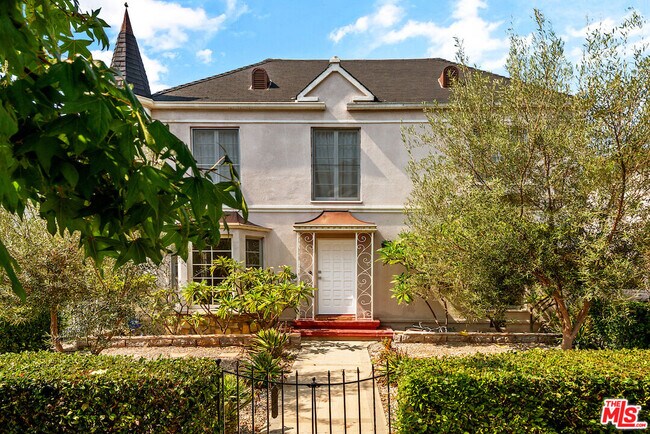 Building Photo - 823 N Edinburgh Ave