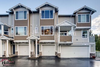 Building Photo - Experience Comfort and Style in This Elegant Murrayhill Townhome!