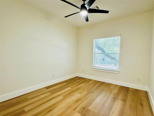 Building Photo - 15113 N Flamingo Dr