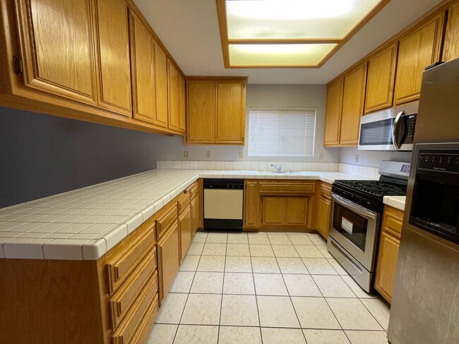 Building Photo - Two Bedroom Two Bathroom Home in Hemet!