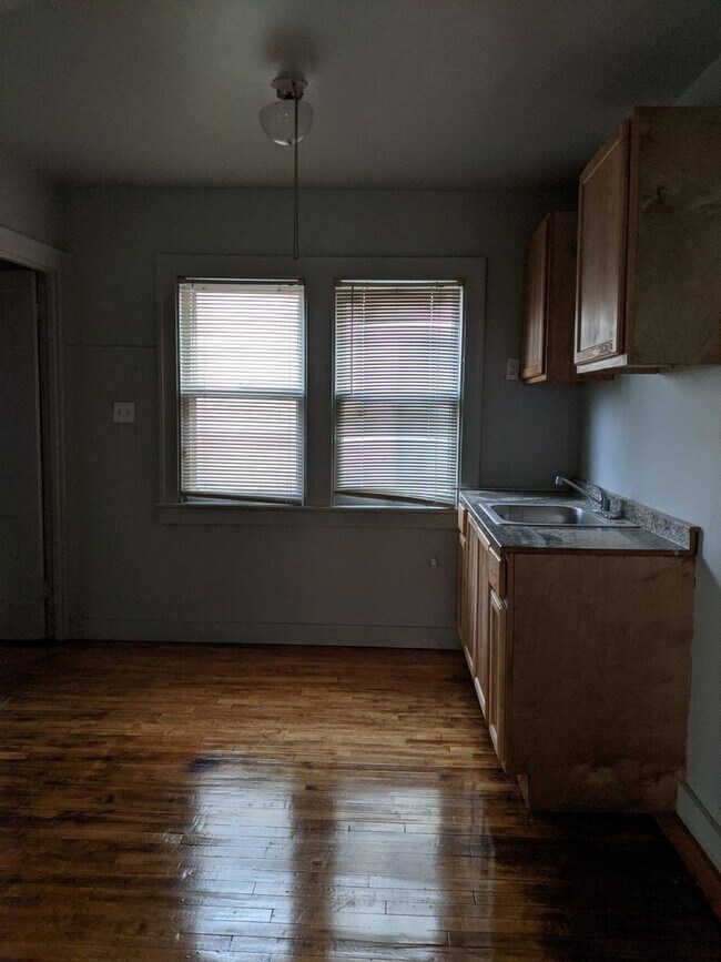 Building Photo - 2195 Springle St