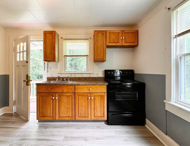 Building Photo - 201 Shamrock Rd