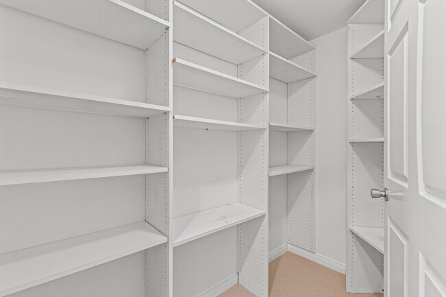 Building Photo - 12000 Goshen Ave