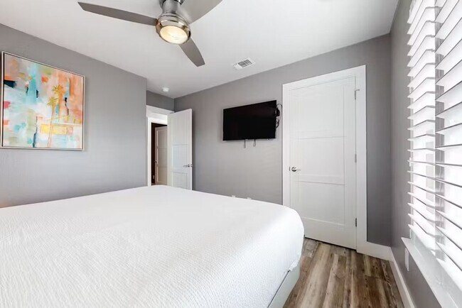 Building Photo - 607 Sand Key Dr