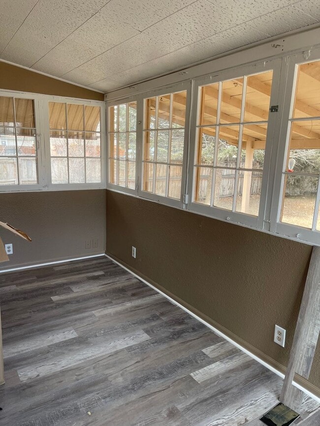 Building Photo - 3 Bedroom 1 bath home