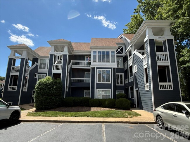 Building Photo - 726 Southwest Dr