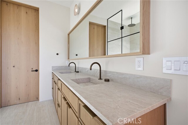 Building Photo - 4827 Stansbury Ave