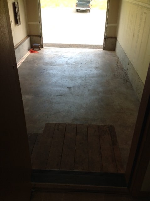 Garage - 935 College Ln NE