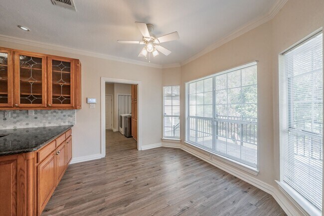 Building Photo - Spacious 5 Bedroom Home with Walk-Out Base...