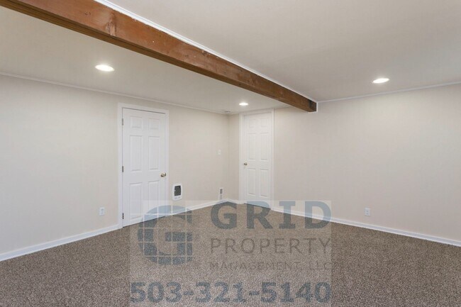 Building Photo - GPM569 - SE Caruthers St (T2)