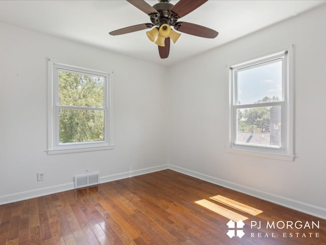 Building Photo - 3 bedroom , 2 bathroom House - Recently Up...