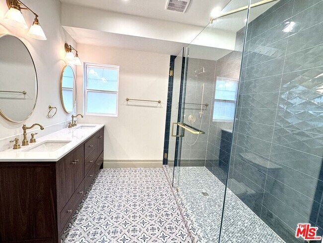 Building Photo - 2180 W 31st St