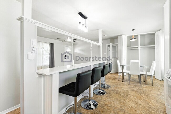 Building Photo - 7023 Westville Dr