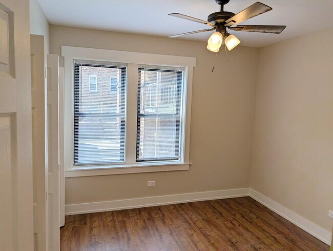 Building Photo - 2 bedroom in Chicago IL 60645