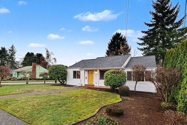 Building Photo - 2658 35th Ave W