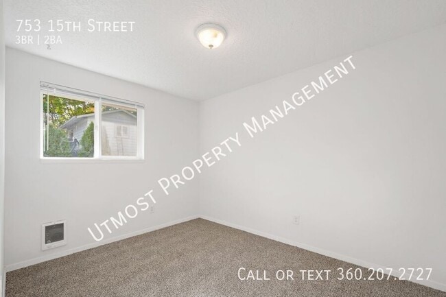 Building Photo - 753 15th St