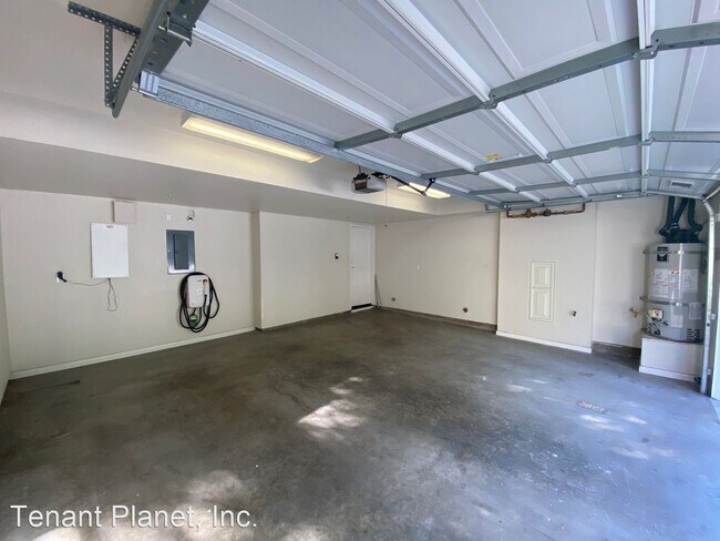 Building Photo - 2 br, 2.5 bath House - 596 Saco Terrace